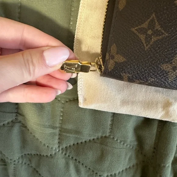 Louis Vuitton Monogram Zippy Organizer Wallet - Picture 3 of 15